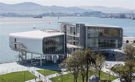 Renzo Piano completes the Centro Botín in Santander ...