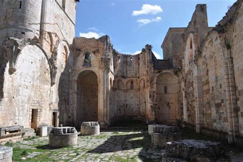 REPORTAJE: San Pedro de Arlanza, el monasterio heroico ...