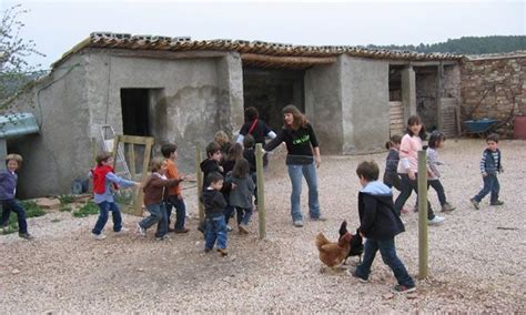 Restaurant granja: dinar i activitats amb nens   totnens