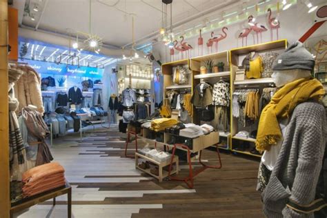 Retail Design Blog — Pull & Bear store, Barcelona   Spain