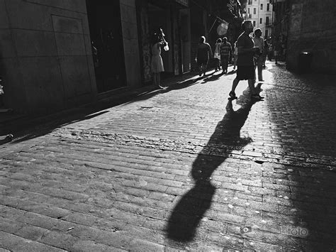 Retocando en blanco y negro una fotografía callejera