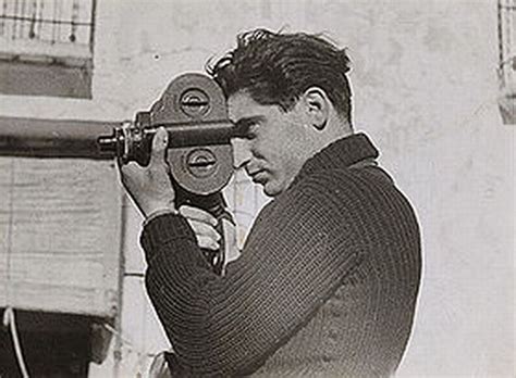 Robert Capa Biography   Life of Hungarian Photographer