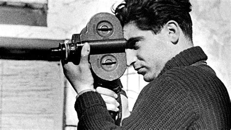 Robert Capa | Vita, Storia, Frasi e Foto Famose ...