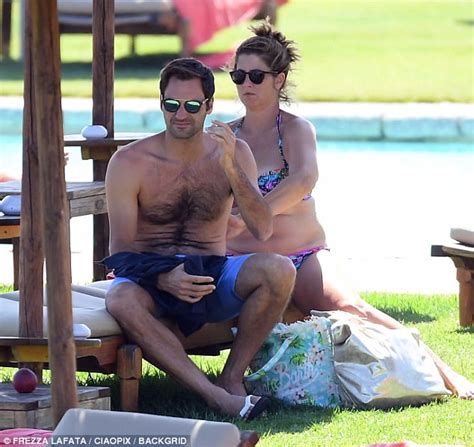 Roger Federer enjoys a quiet moment with wife Mirka ...