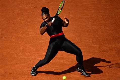Roland Garros : Serena Williams en tenue de  super héroïne