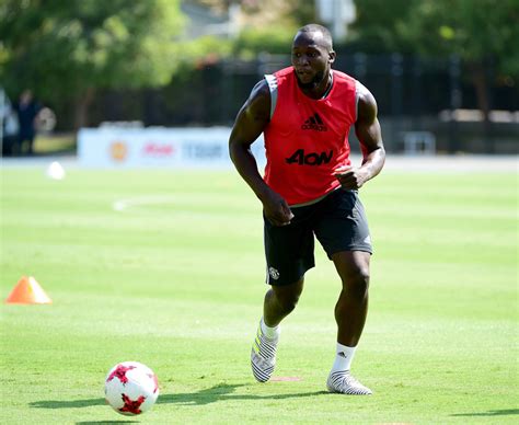 Romelu Lukaku Manchester United transfer: Striker pictured ...
