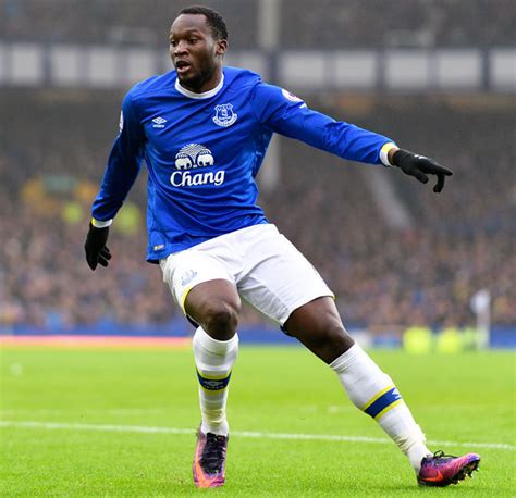 Romelu Lukaku to Chelsea: Everton star refuses to rule out ...
