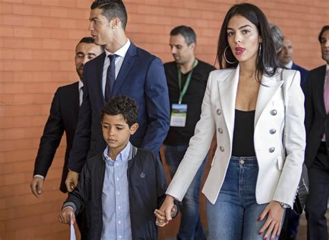 Ronaldo bans girlfriend from hosting parties at his house ...