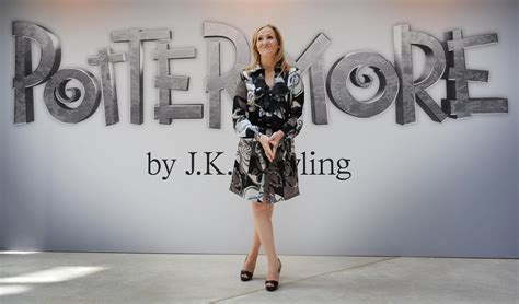Rowling Official Site Images | FemaleCelebrity