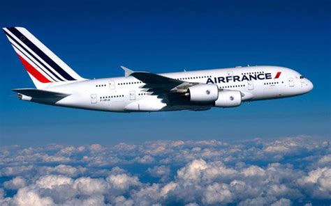 Royaume Uni : un avion d Air France escorté par des avions ...
