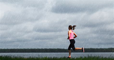 Running in Rain: A Guide on How to Dress | It Bandz