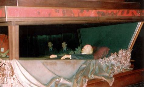 Russia preparing to bury Lenin after displaying the ...
