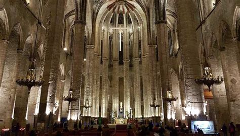 Ruta literaria y visita de la catedral del mar en Barcelona