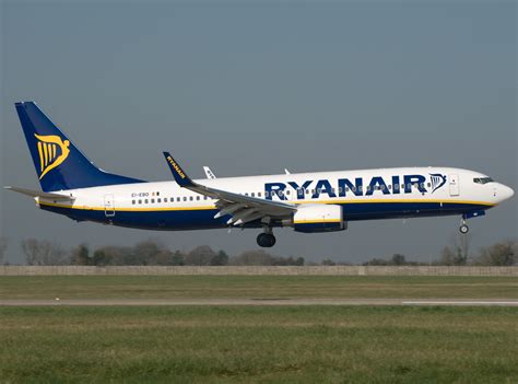 Ryanair first Irish airline to allow portable electronic ...