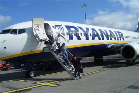 Ryanair retirará del aeropuerto de Zaragoza los vuelos a ...