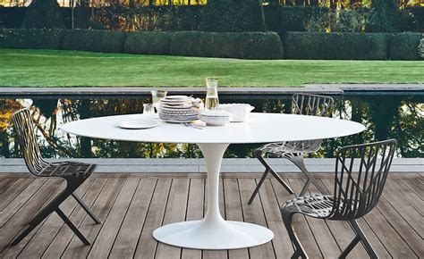Saarinen Outdoor Oval Dining Table   hivemodern.com
