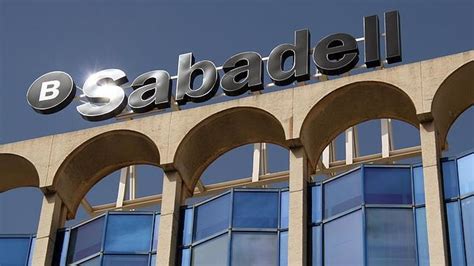 SabadellCAM cierra 300 oficinas y traslada los datos de ...