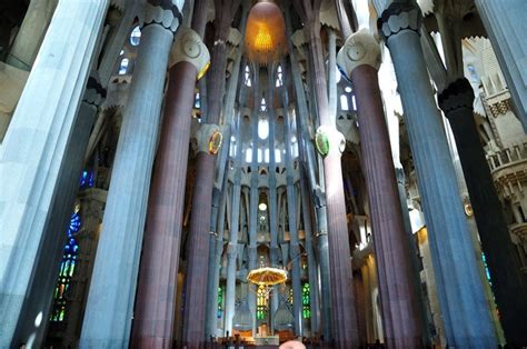 Sagrada Familia de Barcelona   Monumento más famoso de ...