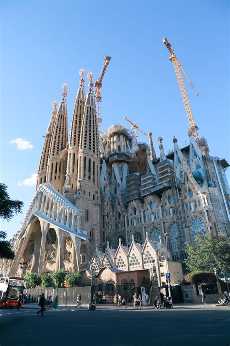 Sagrada Familia   travel tips & dress code