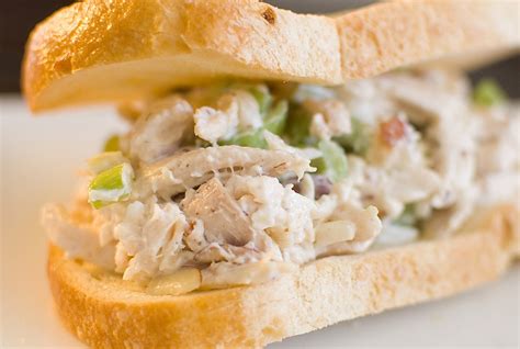 Sandwich de Pollo con Almendras | Recetas de Pollo