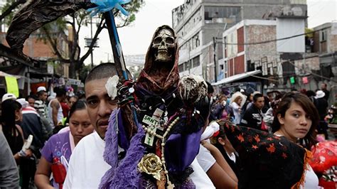 Santa Muerte gana más devotos católicos en México