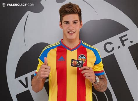 Santi Mina, new Valencia CF player   Valencia CF Official ...
