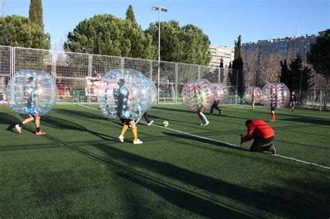Saque inicial Bubble Fútbol • Un buen día en Madrid