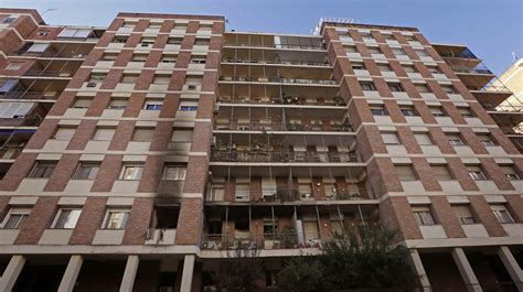 Sareb pone a la venta 405 pisos en Andalucía a precios ...