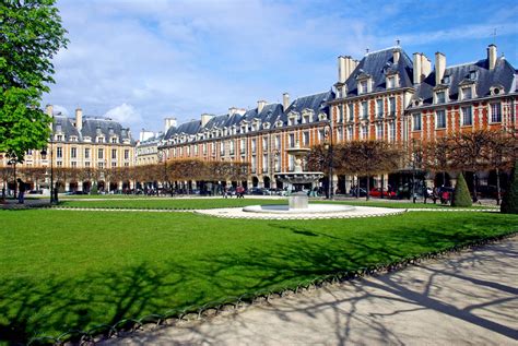 Saturday morning on the Place des Vosges   French Moments