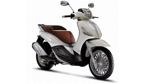 Scooter Piaggio Beverly   Σύρος rent a moto