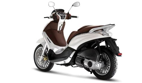 Scooter Piaggio Beverly   Syros Rent a moto
