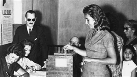 Se cumplen 60 años de la primera vez que la mujer votó en ...