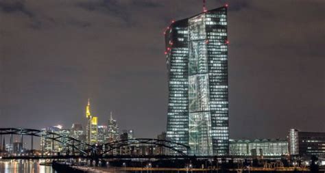 Se me rompió la columna: El BCE entra en los bancos