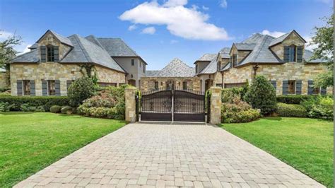 See inside: Selena Gomez is selling her $2.9 million Texas ...