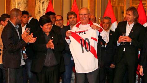 Selección Peruana recibió homenaje de PPK en Palacio de ...