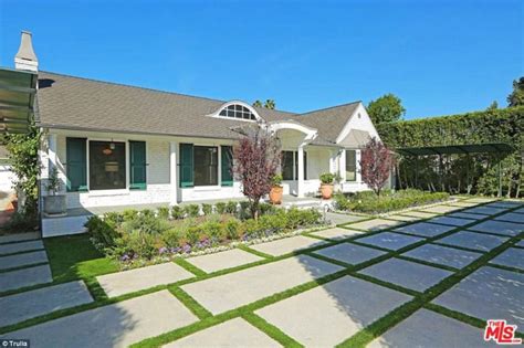 Selena Gomez buys new LA house for a  bargain  $2.25m ...