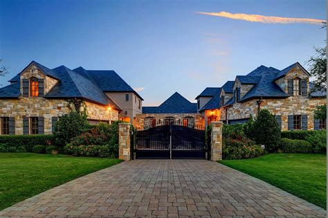 Selena Gomez Is Selling Her Fort Worth, Texas Mansion for ...