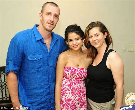 Selena Gomez s family  opposed  to her reunion with Justin ...