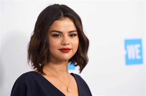 Selena Gomez s Spotify Video For  Back to You : Watch The ...