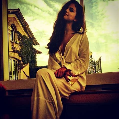 Selena Gomez   Twitter, Instagram and Personal Photos ...