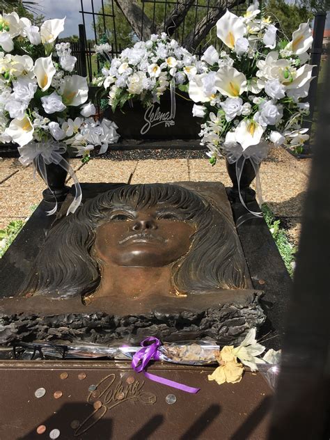 Selena Quintanilla Pérez  1971   1995    Find A Grave Memorial