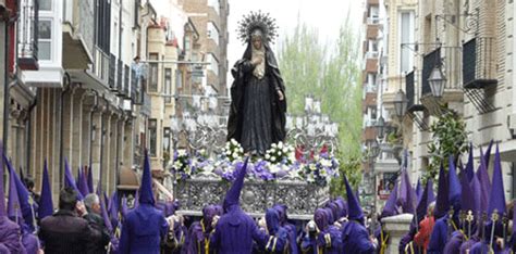 Semana Santa en España   La Chica de las Burbujas