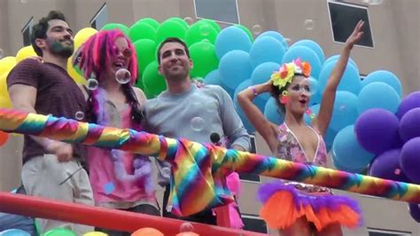 Sense 8 na parada gay de SP #DilmaRuimseff   YouTube