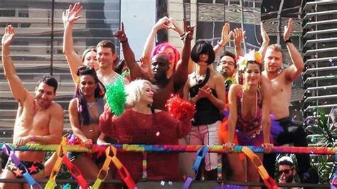Sense8 grabando en el Gay Pride Parade de São Paulo