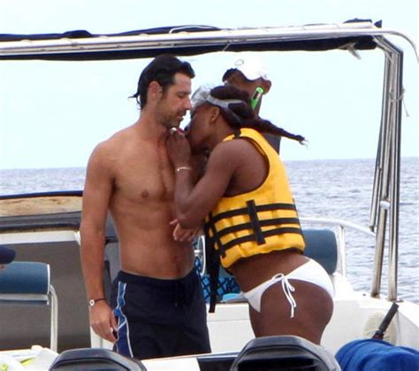 Serena Williams y su entrenador, muy cariñosos en alta mar