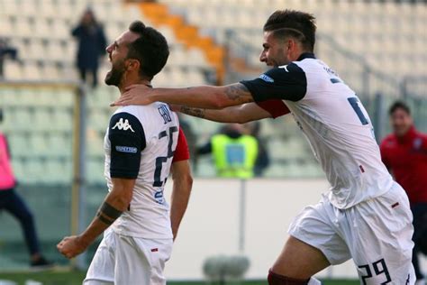 Serie B Italiana: Cagliari vence e assume liderança ...