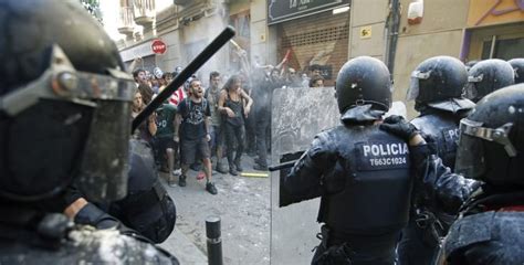 Siete mossos heridos en una nueva jornada de disturbios en ...