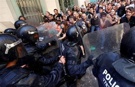 Siete mossos heridos y ningún activista detenido este ...