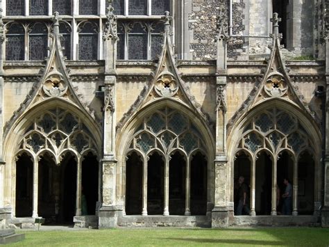 Simetrías en el Claustro de la Catedral de Canterbury ...