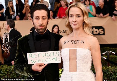 Simon Helberg and Jocelyn Towne protest at SAG Awards 2017 ...